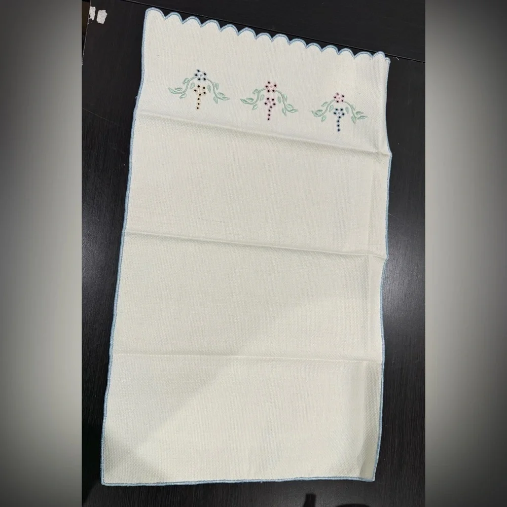 White Floral Kitchen Napkins/Towels Set of 2
